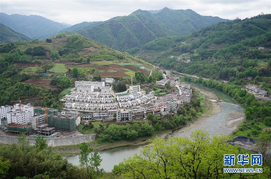 （走基層 聽民聲·圖文互動）（1）電商扶貧 讓陜西山區(qū)農(nóng)業(yè)擁抱“藍(lán)海”