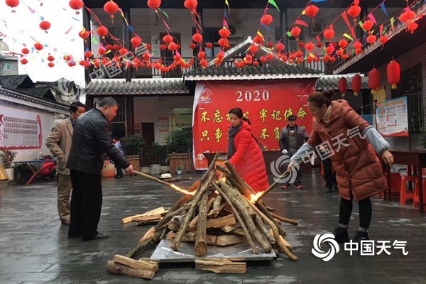 華南雨中降溫 華北黃淮霾反復(fù)