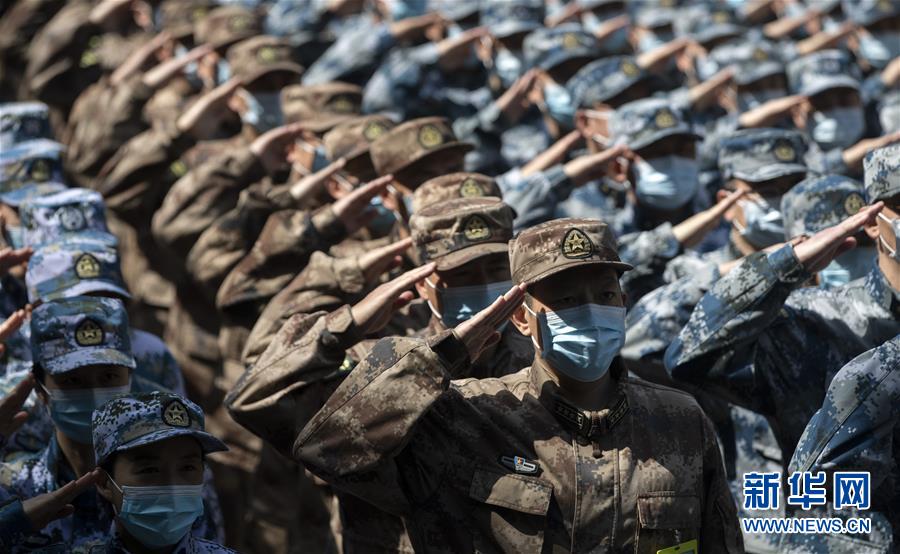 （圖文互動）（1）經(jīng)中央軍委主席習近平批準 軍隊支援湖北醫(yī)療隊圓滿完成任務回撤