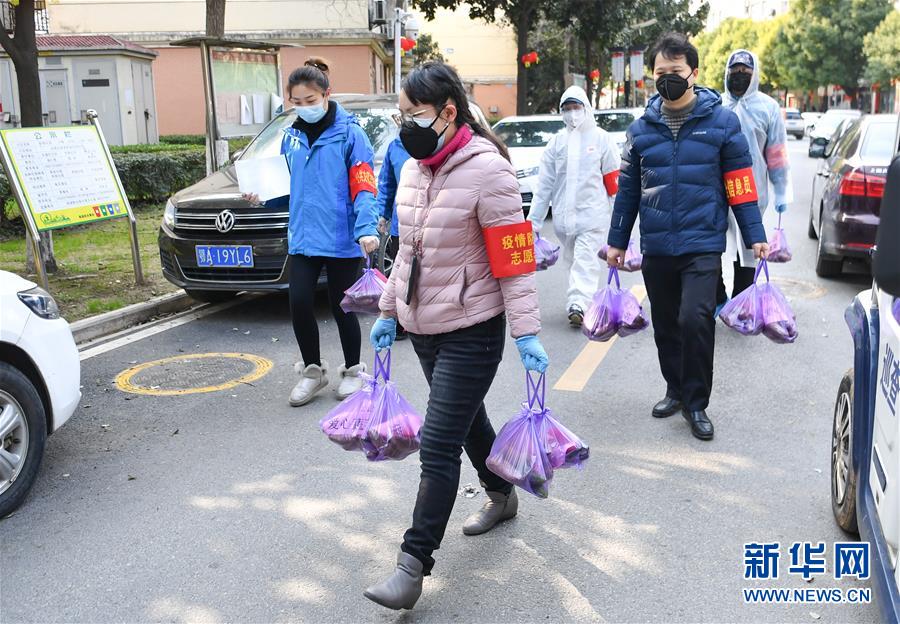 （新華全媒頭條·圖文互動）（10）“始終把人民群眾生命安全和身體健康放在第一位”——中國抗疫彰顯“生命至上、人民至上”理念