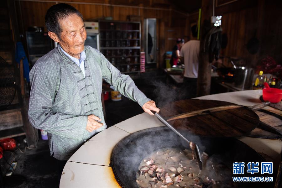 （新華全媒頭條·走向我們的小康生活·圖文互動）（8）那山，那人，那苗寨——十八洞村三代人的奮斗史