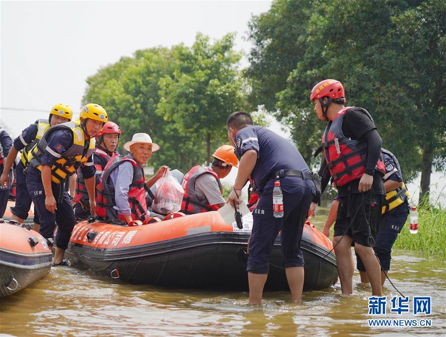 （新華全媒頭條·圖文互動）（5）百萬群眾大轉(zhuǎn)移——抗洪搶險(xiǎn)救援直擊