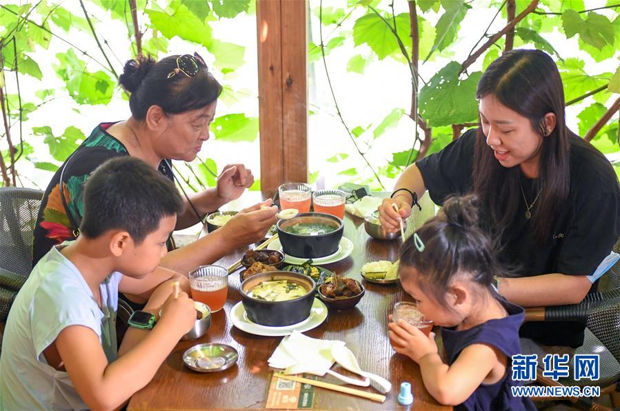 （在習(xí)近平新時代中國特色社會主義思想指引下——新時代新作為新篇章·習(xí)近平總書記關(guān)切事·圖文互動）（6）珍惜盤中餐，狠剎浪費(fèi)風(fēng)——各地積極行動堅決制止餐飲浪費(fèi)