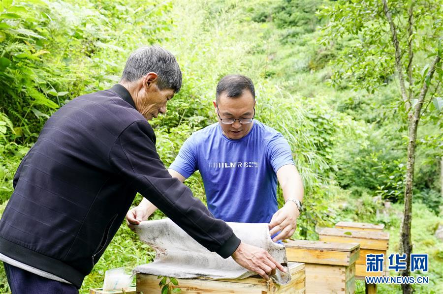 （習近平的小康故事·新華網(wǎng)·圖文互動）（7）“讓所有老年人都能有一個幸福美滿的晚年”——習近平和尊老養(yǎng)老的故事