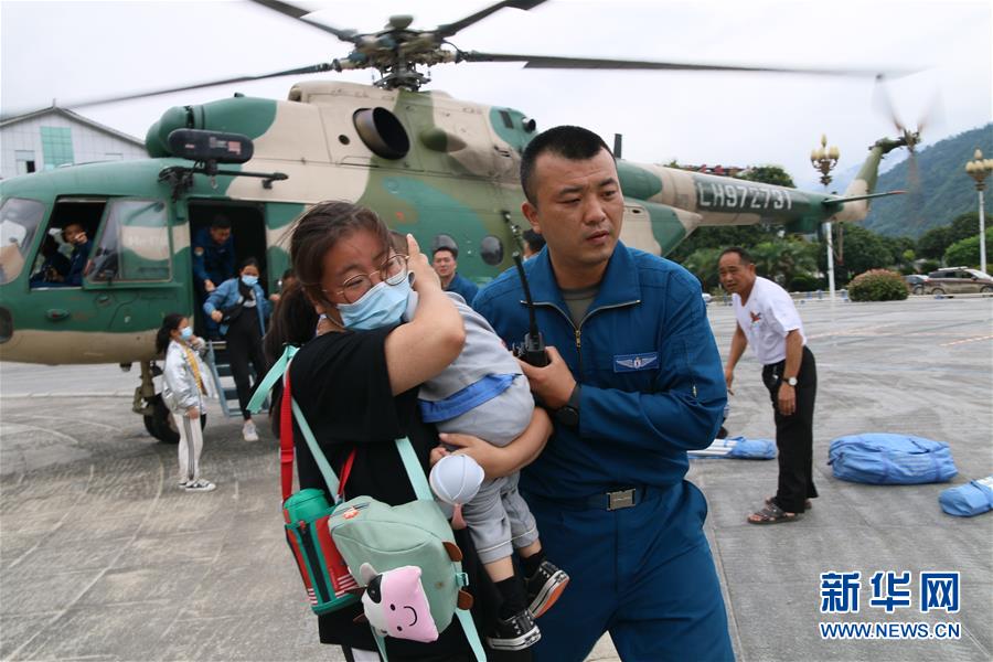 （在習(xí)近平強軍思想指引下·我們在戰(zhàn)位報告·圖文互動）（1）將強軍使命書寫在祖國的藍(lán)天上——陸軍第77集團軍某陸航旅聚焦練兵備戰(zhàn)記事