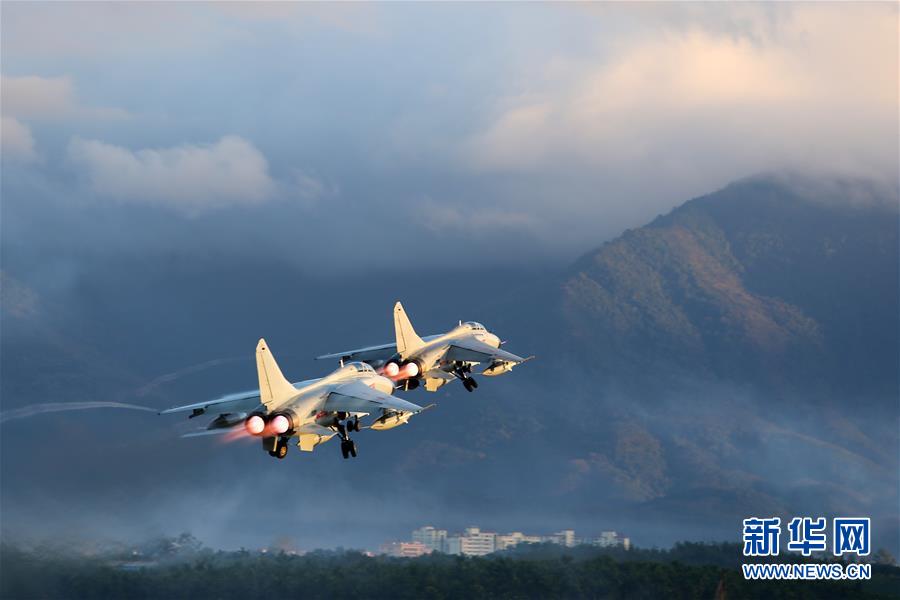 （新華全媒頭條·圖文互動(dòng)）（2）沿著中國(guó)特色強(qiáng)軍之路闊步前進(jìn)——黨中央、中央軍委領(lǐng)導(dǎo)推進(jìn)國(guó)防和軍隊(duì)建設(shè)70年紀(jì)實(shí)