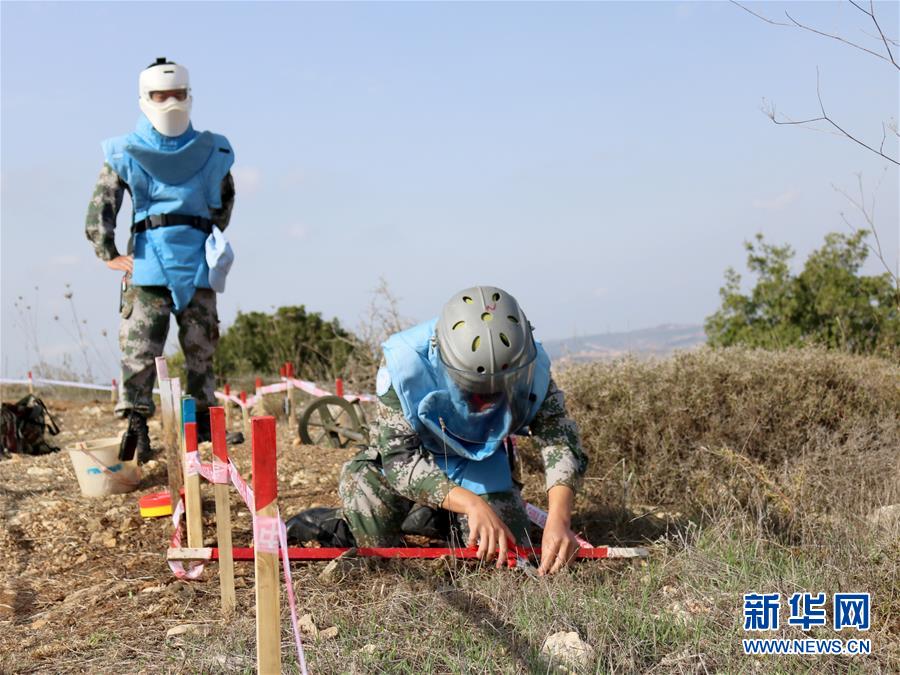 （新華全媒頭條·圖文互動(dòng)）（12）沿著中國(guó)特色強(qiáng)軍之路闊步前進(jìn)——黨中央、中央軍委領(lǐng)導(dǎo)推進(jìn)國(guó)防和軍隊(duì)建設(shè)70年紀(jì)實(shí)