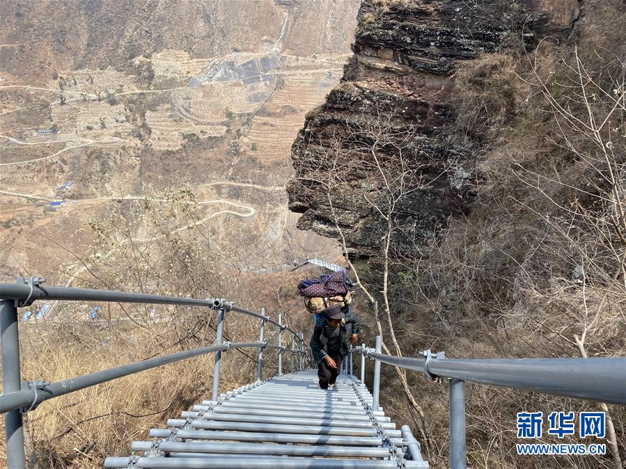 （在習(xí)近平新時(shí)代中國(guó)特色社會(huì)主義思想指引下——新時(shí)代新作為新篇章·習(xí)近平總書(shū)記關(guān)切事·圖文互動(dòng)）（3）啃下最后的硬骨頭——脫貧攻堅(jiān)掛牌督戰(zhàn)進(jìn)行時(shí)