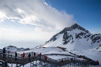 玉龍雪山風(fēng)光無(wú)限