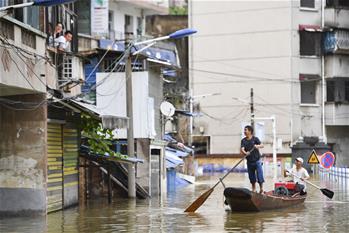 洪水來時(shí)，那暖心的民間救援