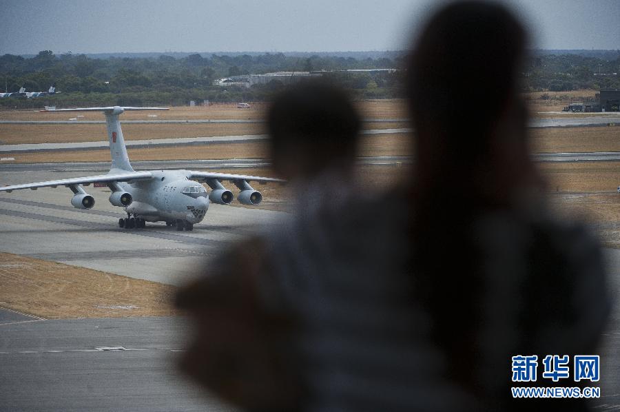 （搜尋馬航370航班）（4）中國搜索軍機回到珀斯國際機場