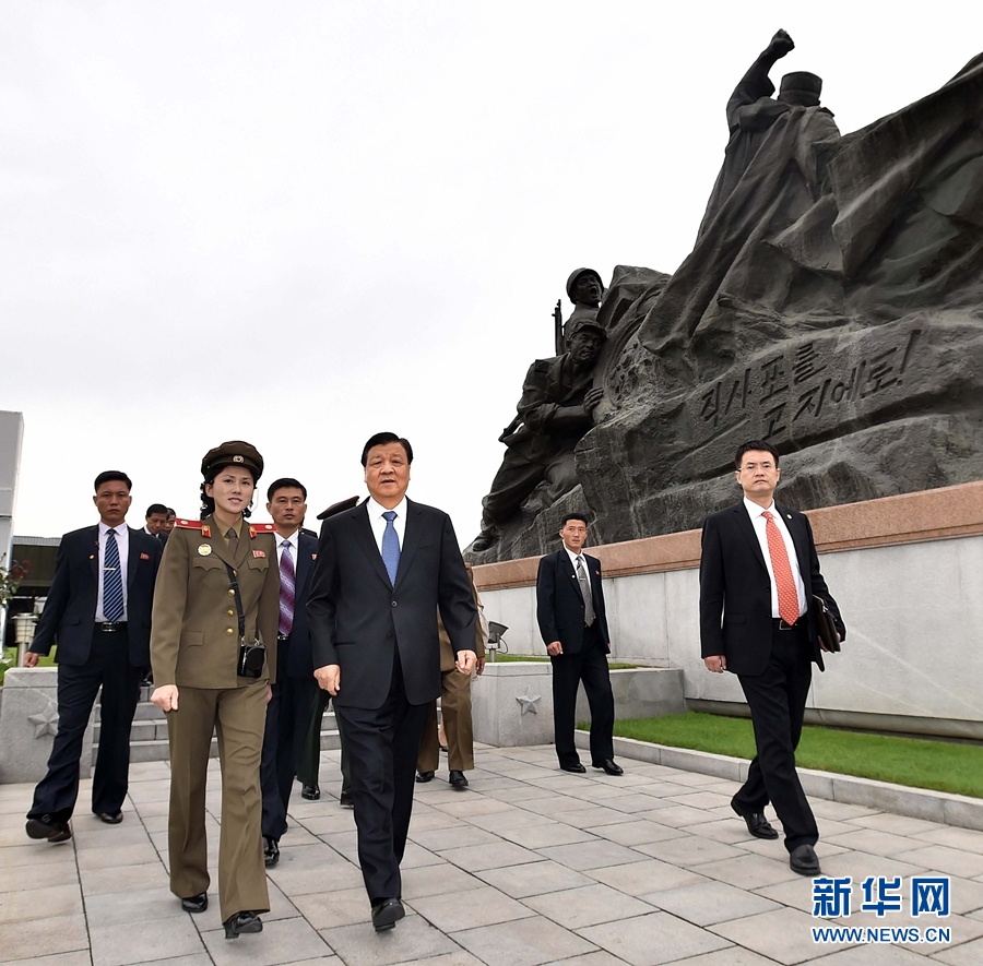 10月10日，正在朝鮮訪問的中共中央政治局常委、中央書記處書記劉云山在平壤參觀朝鮮祖國解放戰(zhàn)爭勝利紀念館。 新華社記者 李濤 攝