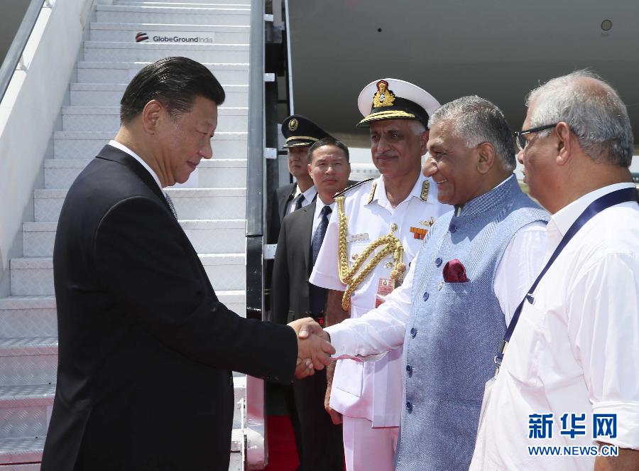 10月15日，國家主席習(xí)近平抵達印度果阿，應(yīng)印度總理莫迪邀請，出席金磚國家領(lǐng)導(dǎo)人第八次會晤。 新華社記者蘭紅光攝 